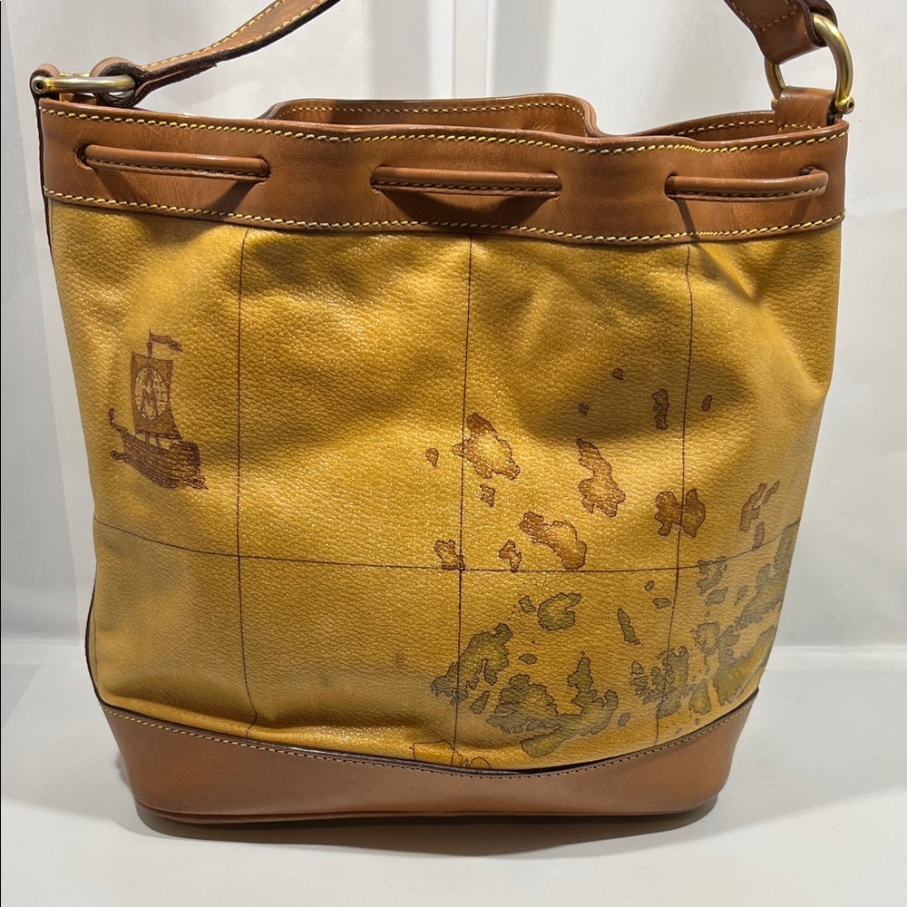 Alviero Martini Tan and Brown Shoulder Bag - Picture 9 of 11
